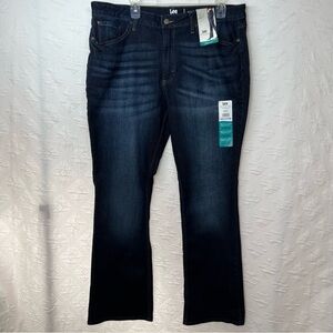 NWT. LEE RIDERS Woman’s Boot cut Jean’s